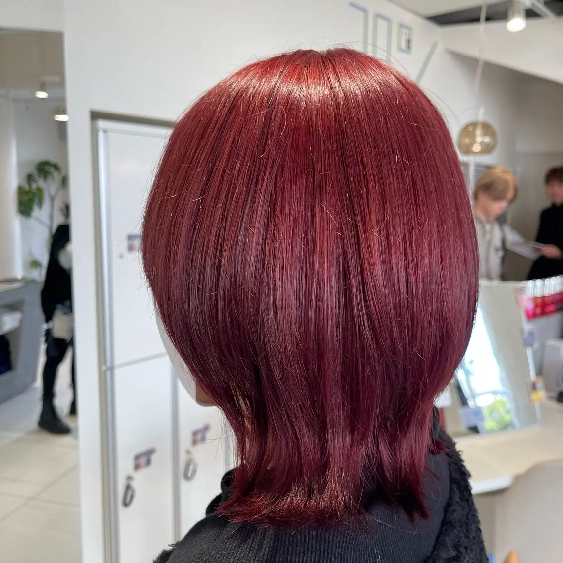 ミディアム カラー ブリーチ レッドカラー ウルフカット 由比藤理子 ブリーチカラー🌈のヘアスタイル