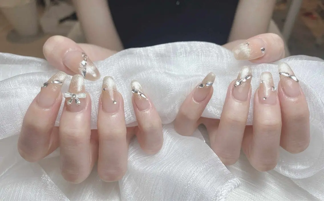 ネイル チークネイル ハート ホログラムネイル ミラーネイル ニュアンスネイル Nie Nail Shinokuboのネイルデザイン