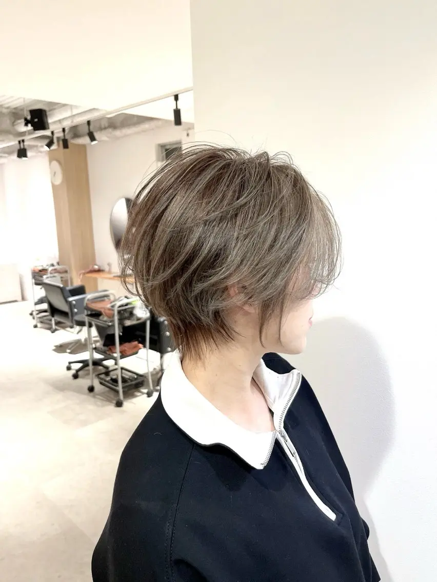 ショート カラー ハイライトカラー くびれヘア ハイライト ショートヘア カット ヘアカラー I's hair 心斎橋のヘアスタイル
