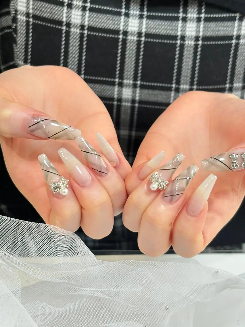 ネイル オーロラネイル ボルドー ブラウン 氷ネイル・うるうるネイル キラキラネイル Julli NailStudioのネイルデザイン