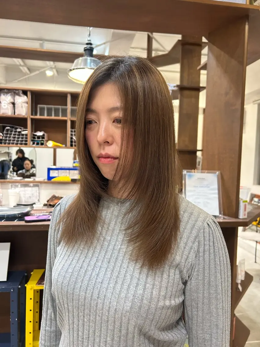 セミロング カラー レイヤーカット ROUIS/ mioのヘアスタイル