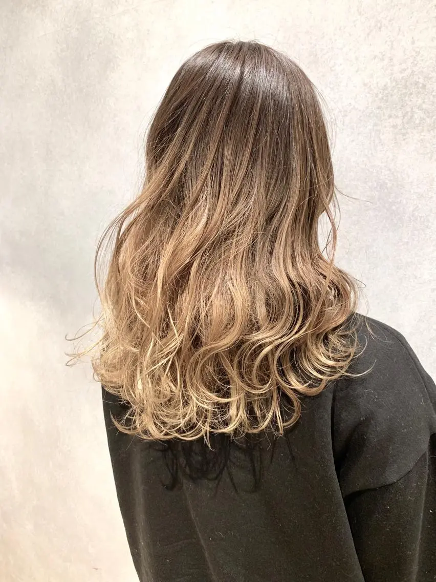 👩🏼カット+グラデーション（半頭ブリーチ1回）👩🏼の写真