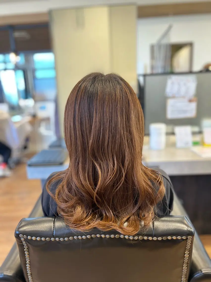 セミロング カラー 大川 優佳のヘアスタイル