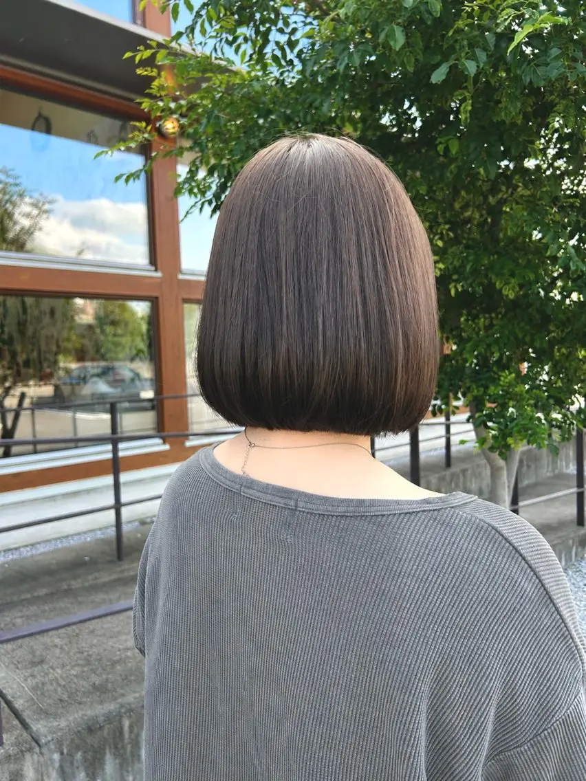 ショート カラー ベージュカラー オリーブベージュ ヘアカラー emusalon . Akika‎✮*｡ﾟのヘアスタイル