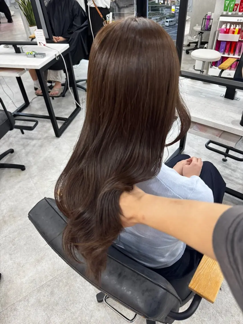 ロング カラー アッシュ アッシュブラウン ベージュカラー 黒髪 ブリーチ カット ヘアカラー トリートメント 赤み無し柔らかカラー 【梅田】madokaのヘアスタイル