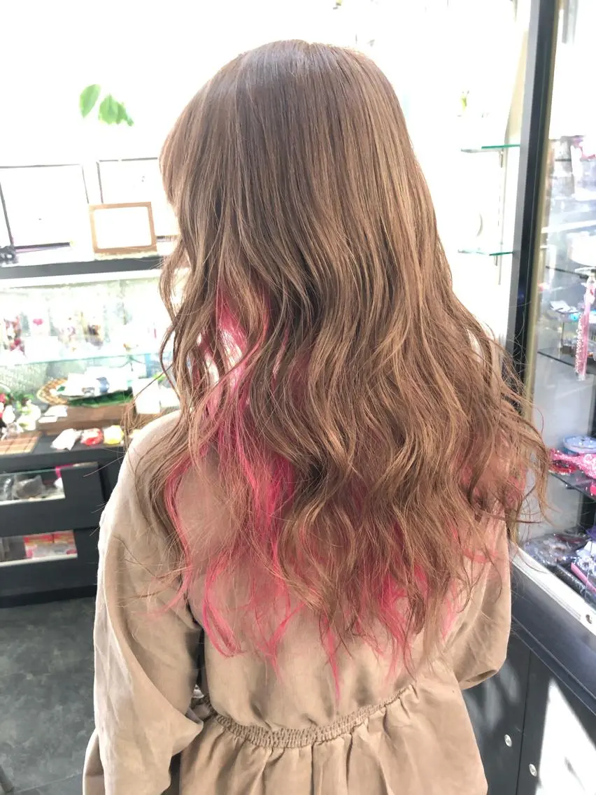 激カワ💜インナーカラー💛イヤリングカラー❤️(部分ブリーチ込み)の写真