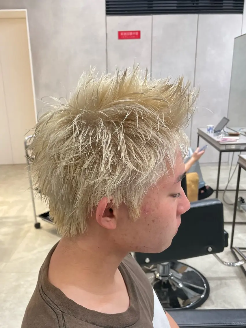 ショート カラー メンズ メンズブリーチ メンズハイトーン スパイキーショート ベージュカラー ブリーチ カット ヘアカラー メンズ特化🔥 金子直斗のヘアスタイル