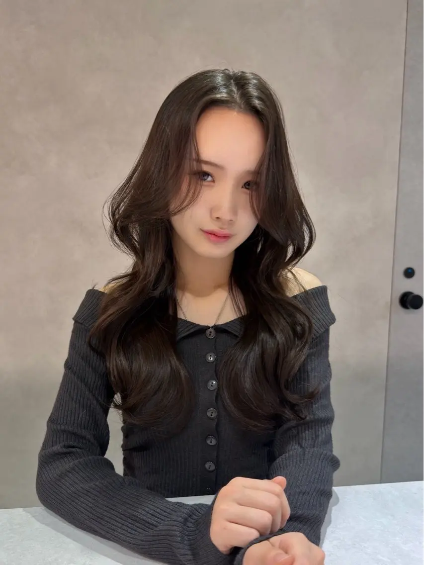 ロング 三田 百花のヘアスタイル