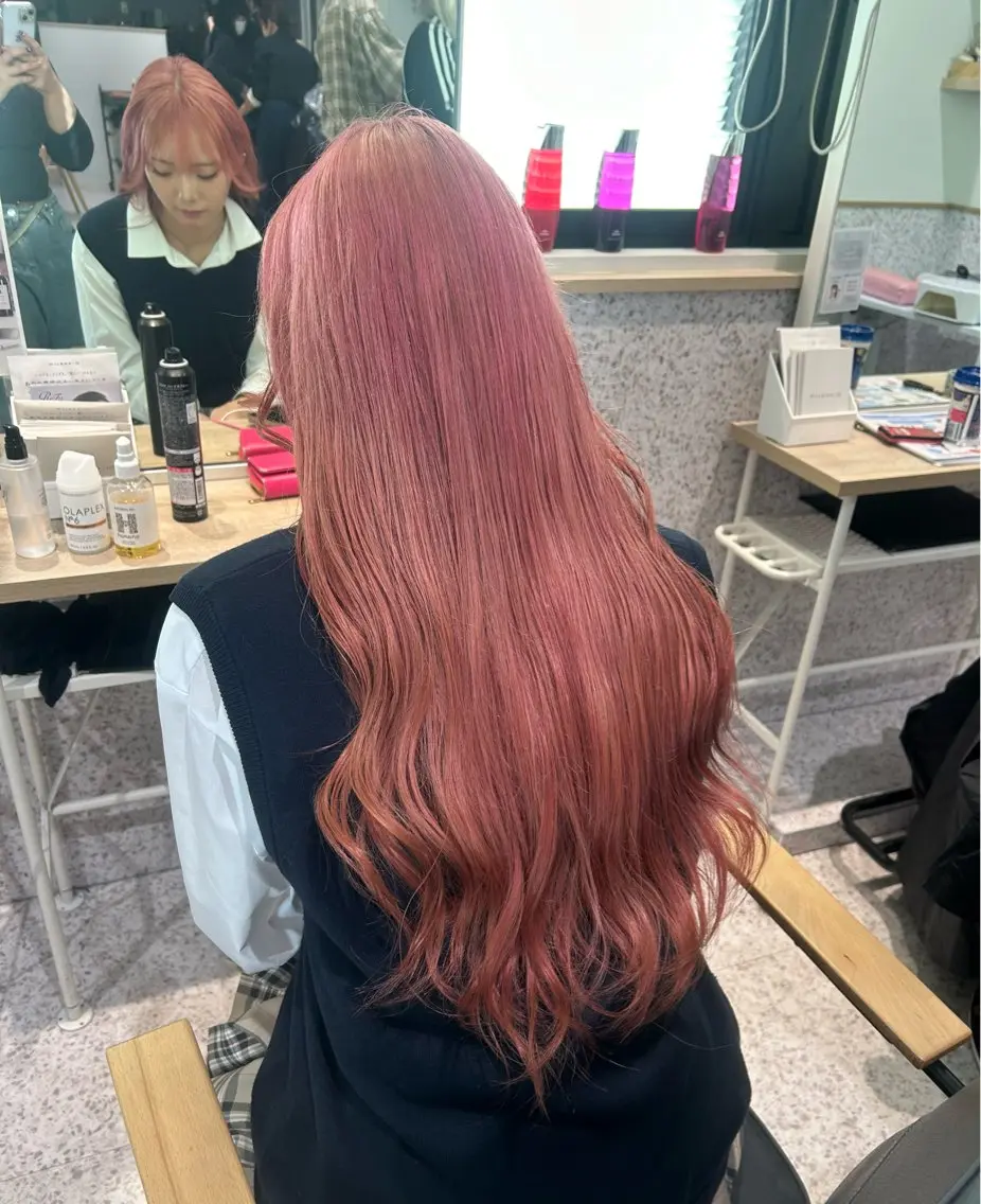 カラー ダブルカラー イヤリングカラー ハイトーンカラー インナーカラー 髪質改善 ヘアカラー ♡ハイトーン★ ネイル/しの♡のヘアスタイル