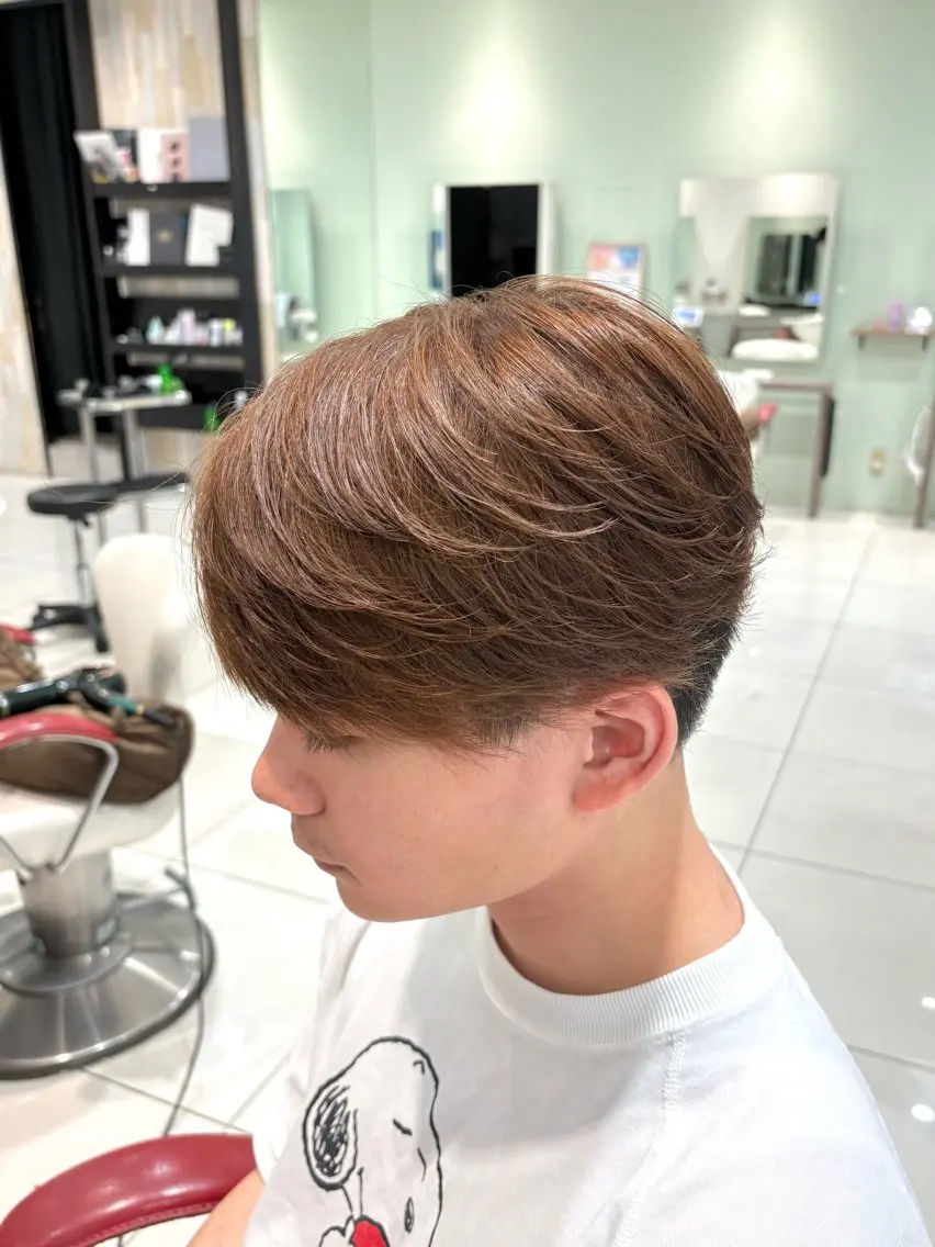 ショート カラー メンズ メンズブリーチ アッシュ アッシュブラウン ブリーチ ブラウンカラー ヘアカラー 駒野 晃のヘアスタイル