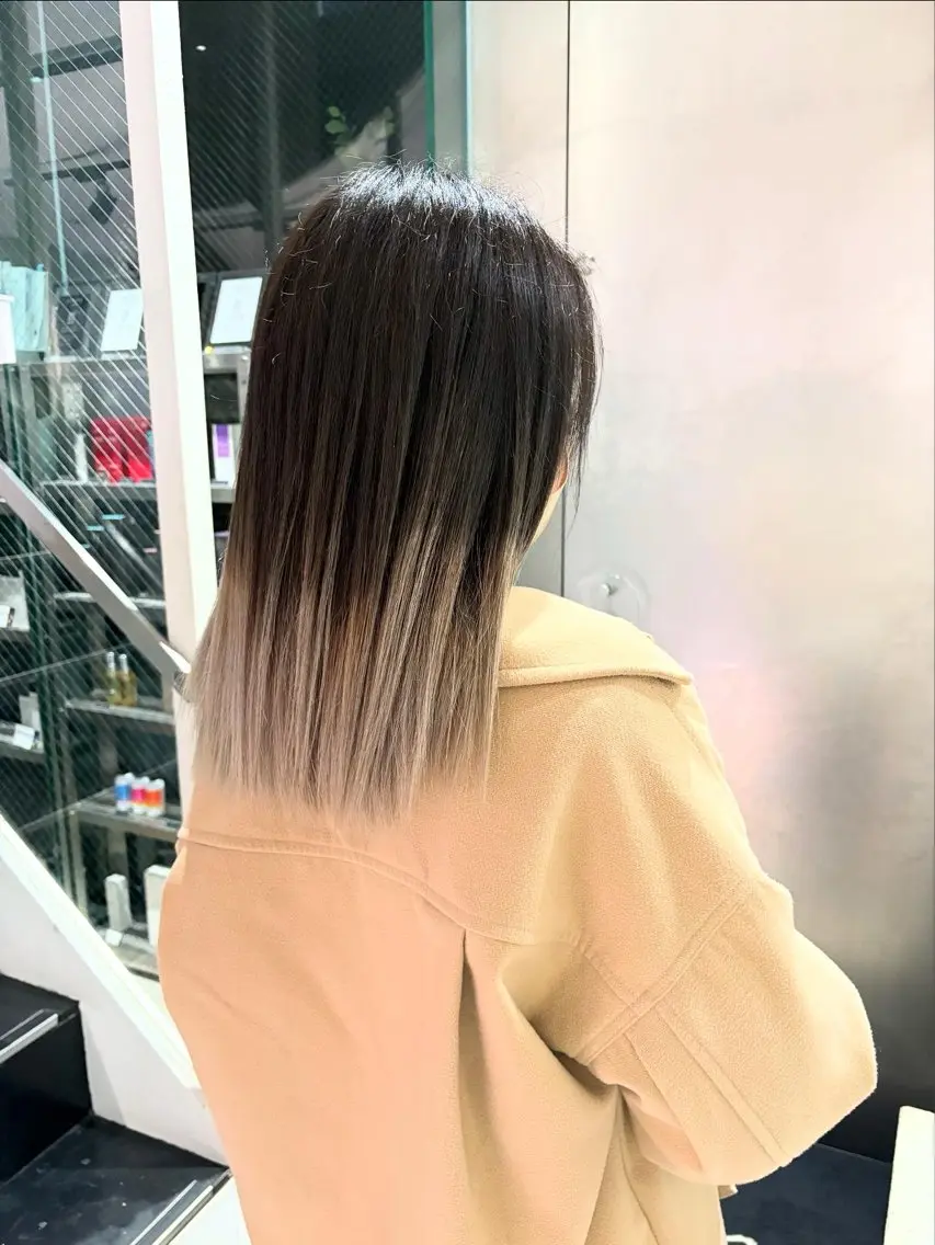 セミロング カラー ブリーチ グラデーションカラー ヘアカラー トリートメント インナーカラー/天神 ブリーチ/吉田のヘアスタイル