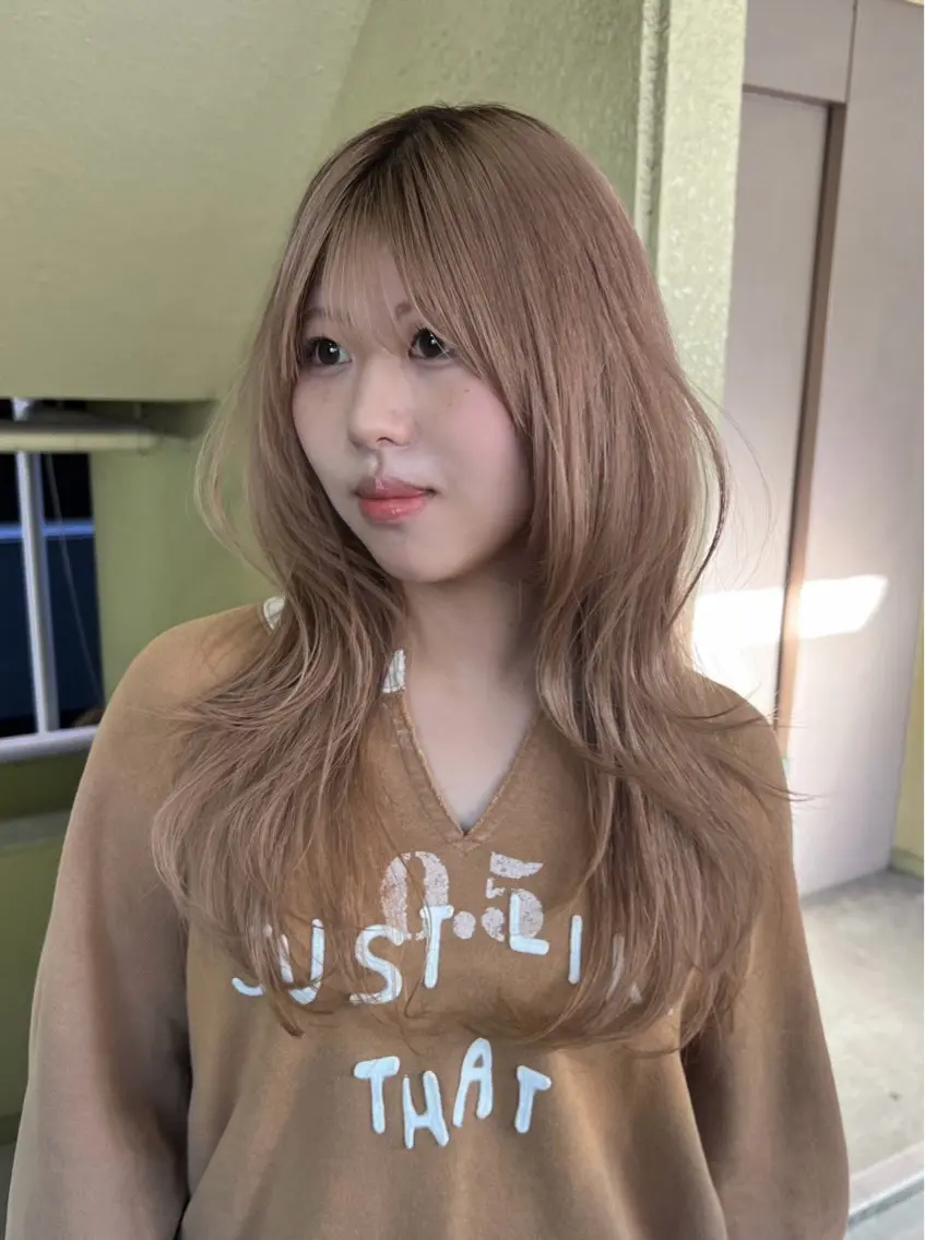 ロング カラー ブロンド ハッシュカット ヘアカラー トリートメント 栄レイヤーカット・ 顔まわりレイヤー✂️のヘアスタイル