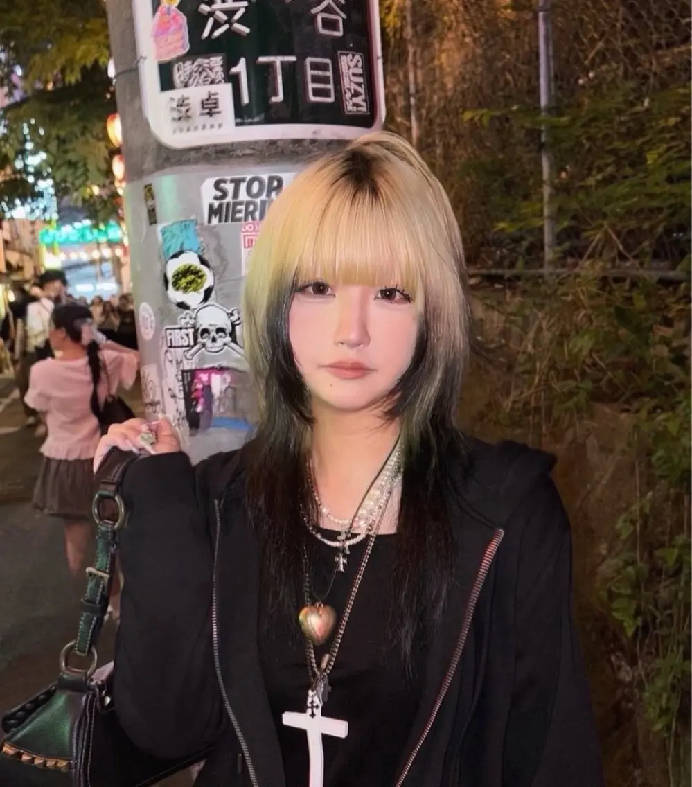 カラー itsuki /原宿のヘアスタイル