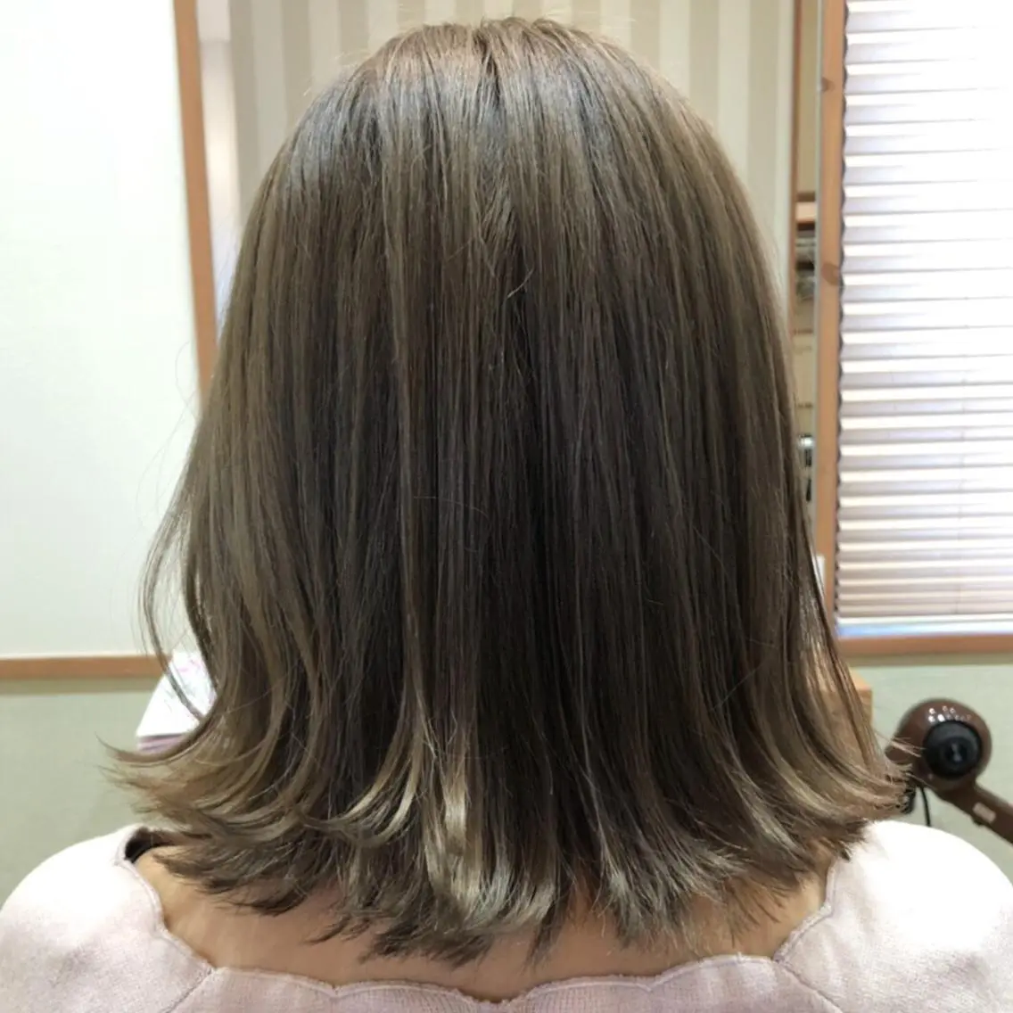 ミディアム カラー ブリーチ 大石 陽菜のヘアスタイル