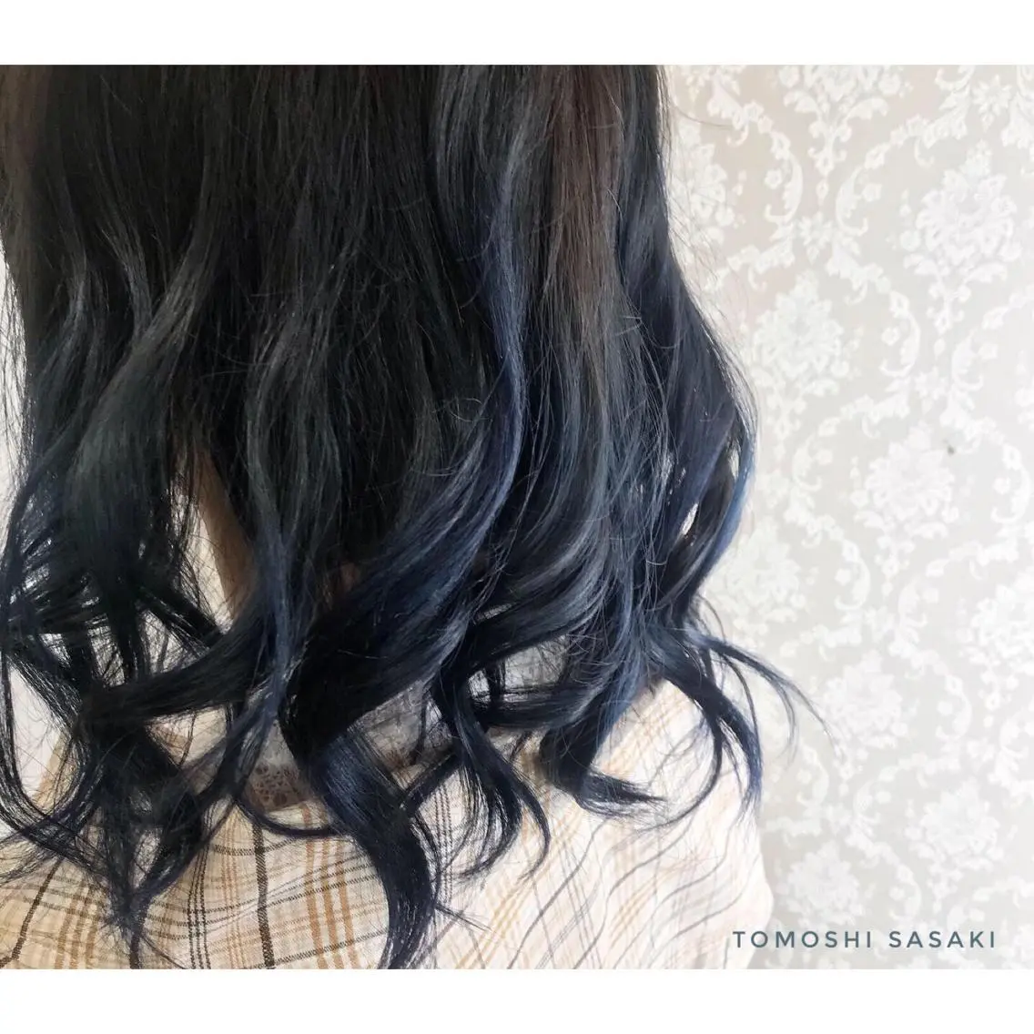 カラー バレイヤージュ 黒髪 ブルーカラー ブルーブラック ササキ トモシのヘアスタイル