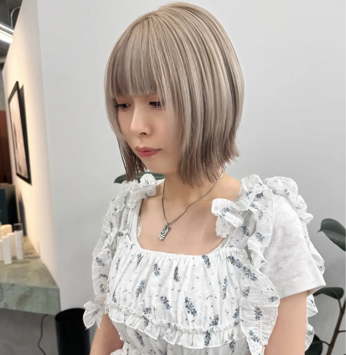 ショート カラー ベージュカラー ブリーチ ブラウンカラー ホワイトベージュ MIKU★デザイン/ 透明感カラー/ボブのヘアスタイル