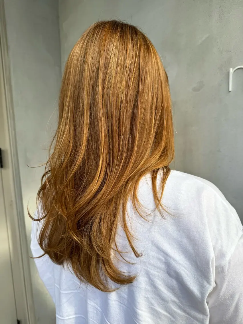 ロング カラー ベージュカラー ハイライトカラー 顔周りカット ハイライト ヘアカラー トリートメント miyu .のヘアスタイル