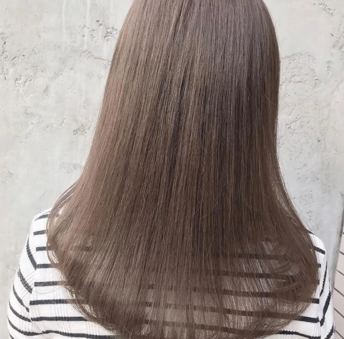 セミロング カラー アッシュ ベージュカラー ブリーチ 透明感カラー カット ヘアカラー トリートメント 鈴木 一貴のヘアスタイル