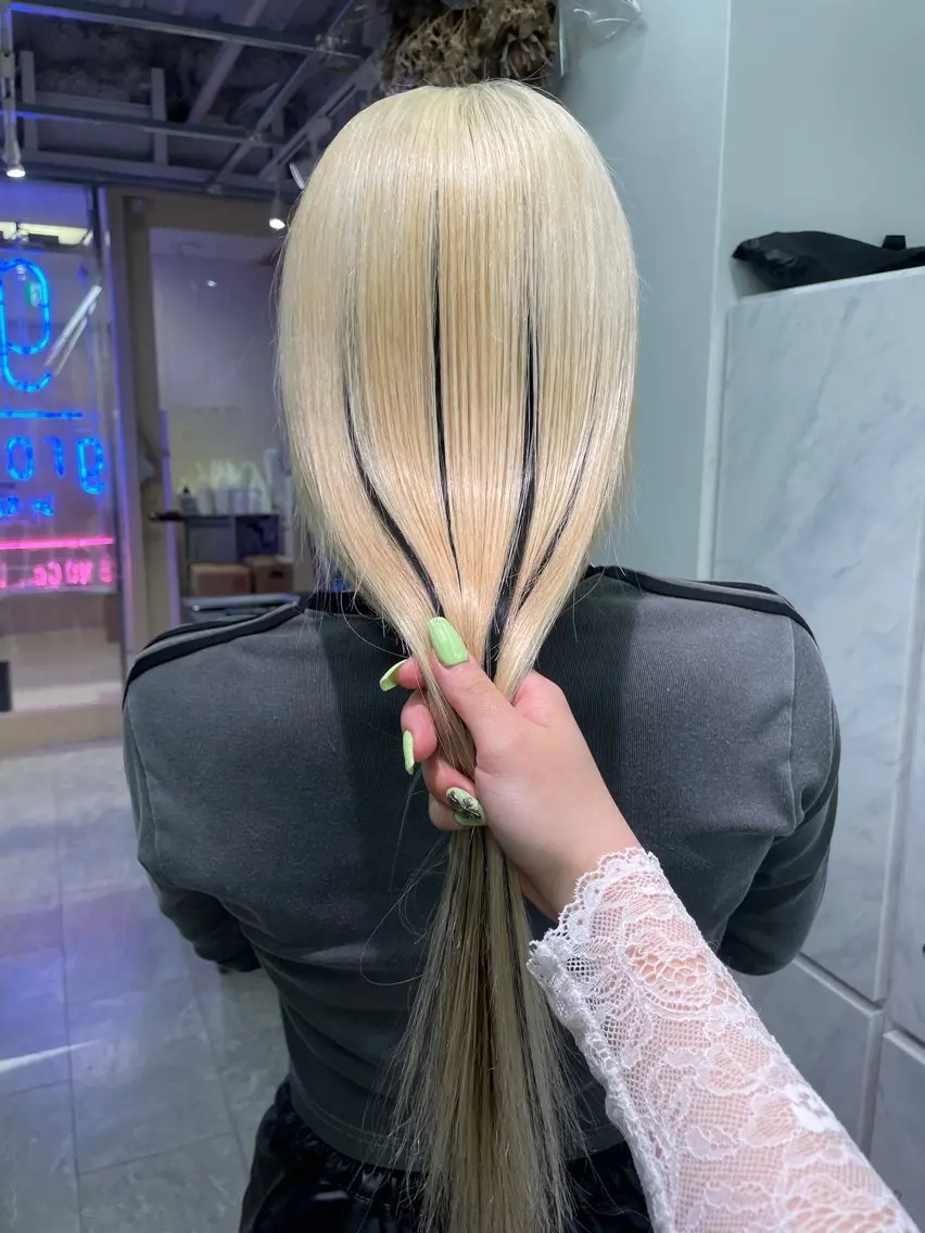 ロング カラー カット ヘアカラー エクステ 🪸店長ハイトーン エクステmisakiのヘアスタイル