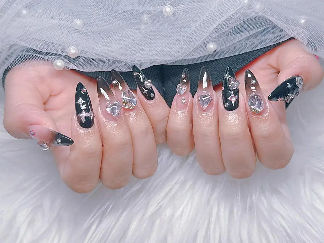 ロング カラー グラデーションカラー 韓国風ヘア ハンドネイル Bling Salonのネイルデザイン