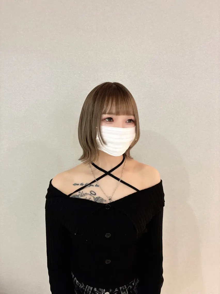 ミディアム カラー ベージュカラー ブリーチ ミルクティーベージュ ハナダ メイのヘアスタイル