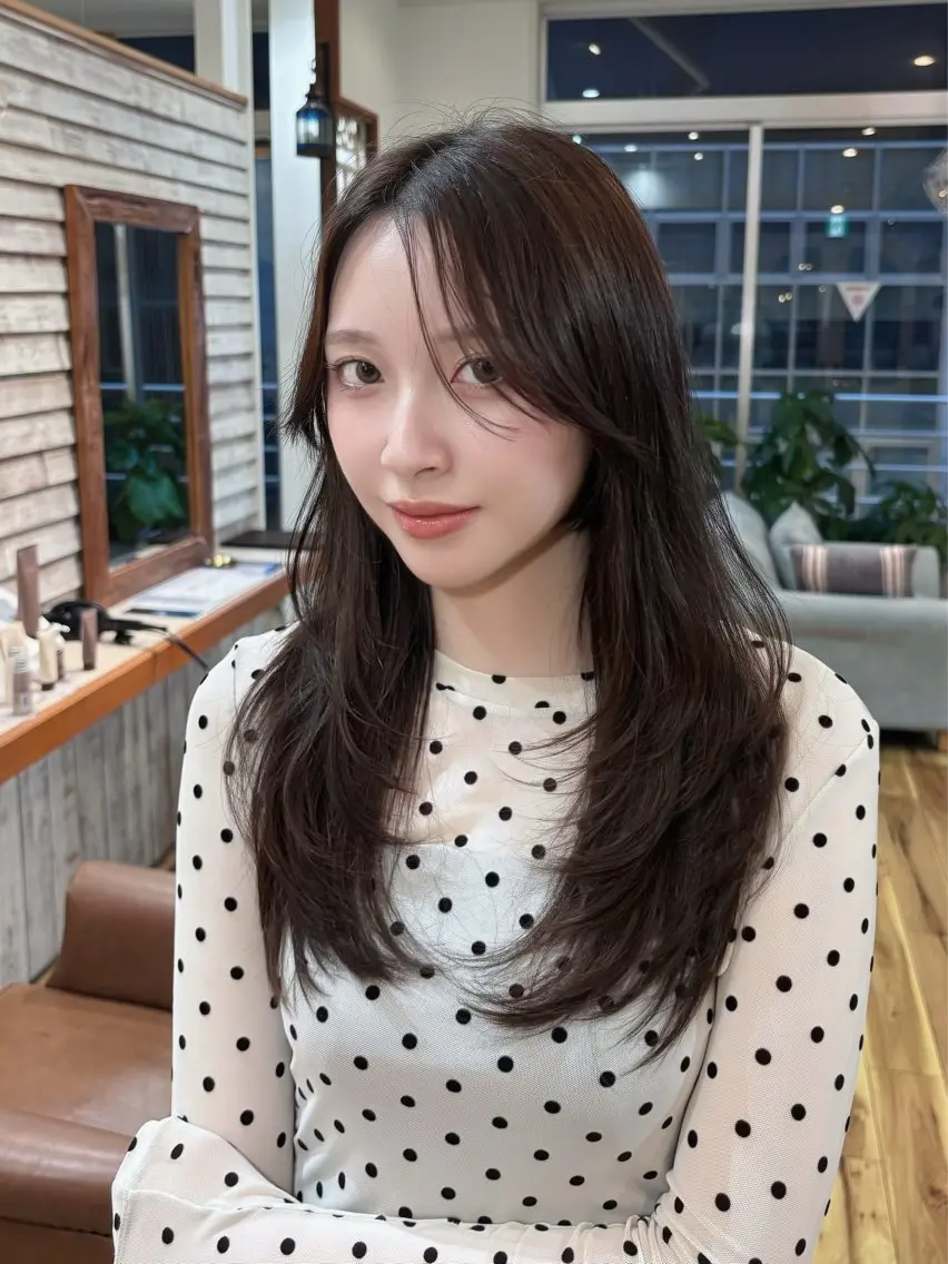 ロング カラー 顔まわりレイヤー 顔周りカット 韓国風ヘア レイヤーカット 小顔カット カット ヘアカラー トリートメント 顔周り/小顔レイヤー /ツヤ髪 越冨晃平のヘアスタイル