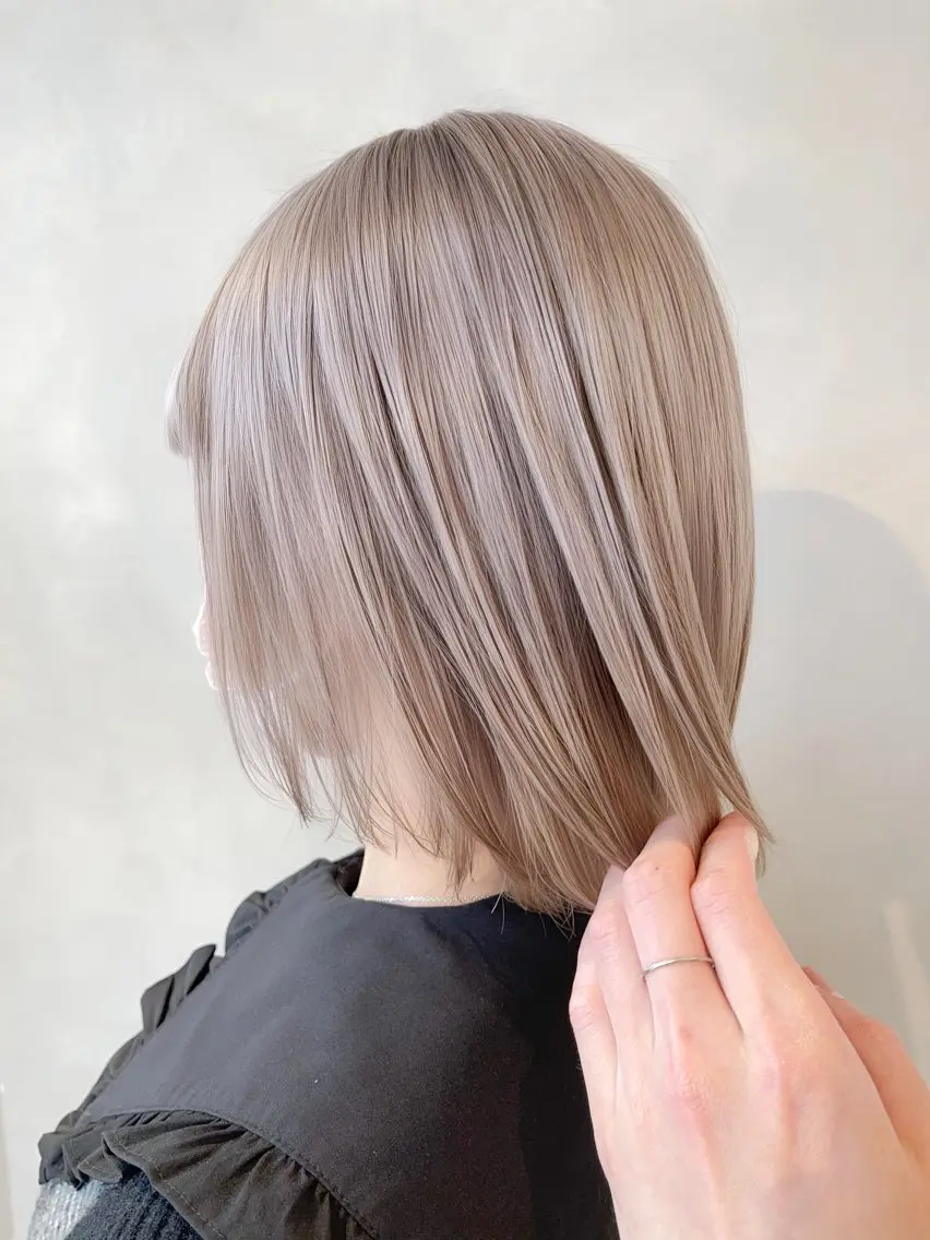 ミディアム カラー ベージュカラー ブリーチ ミルクティーベージュ カット ヘアカラー トリートメント 🦋レイヤーカット ミドリカワ🦋のヘアスタイル