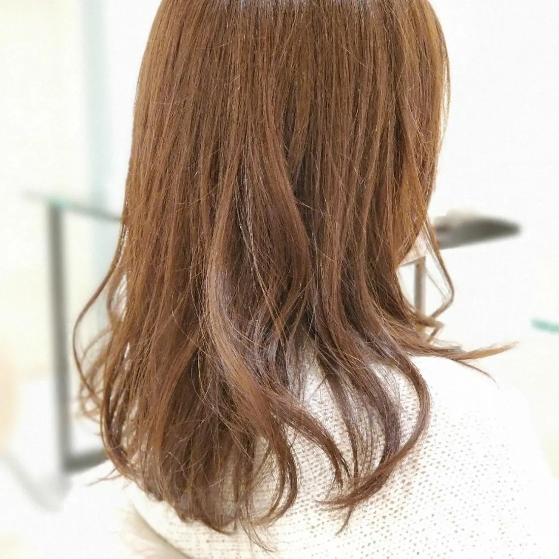 セミロング カラー グレージュ レイヤーカット 岡本 尚樹のヘアスタイル