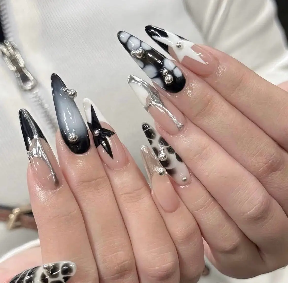 ネイル アートネイル ボルドー フレンチネイル ジェルネイル 氷ネイル・うるうるネイル ハンドネイル Julie NailSalonのネイルデザイン