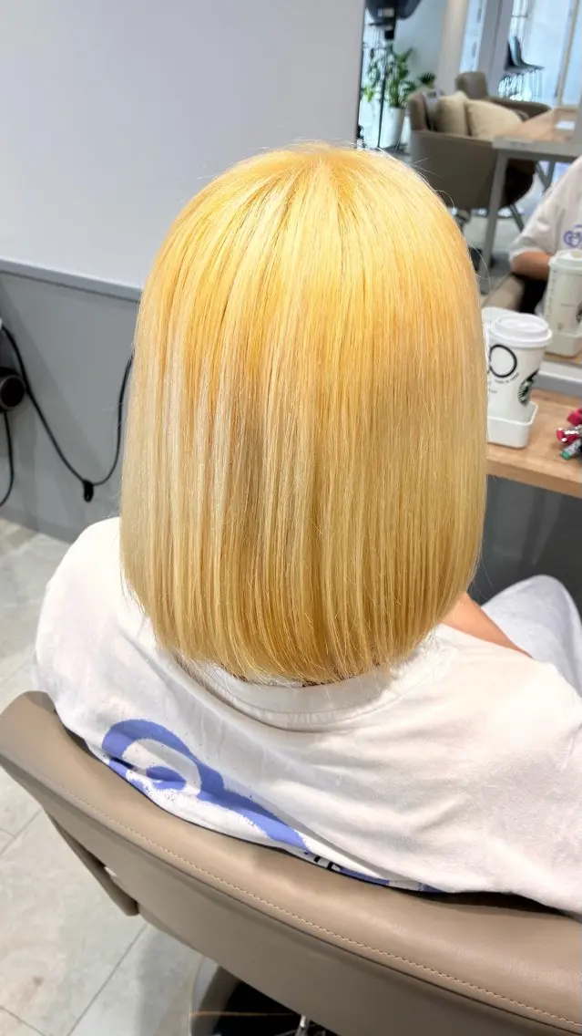 ミディアム カラー ブリーチ 抜きっぱなしブロンド SOUPLE. みゆうのヘアスタイル