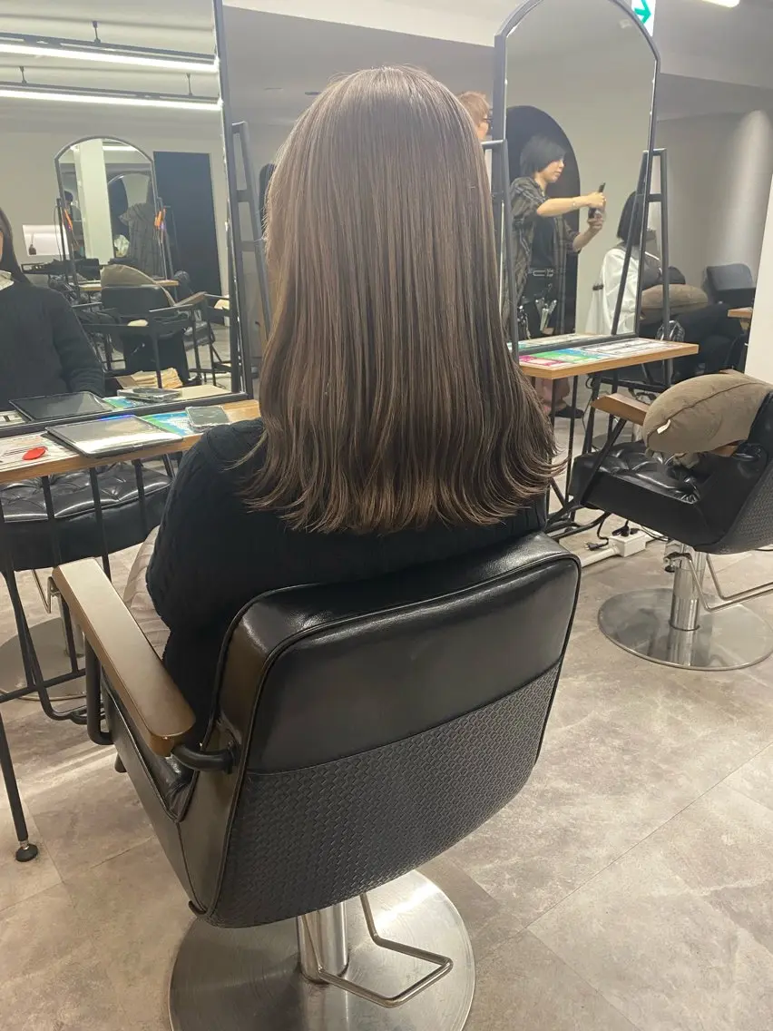 ミディアム カラー グレージュ カット ヘアカラー トリートメント 山﨑 大暉【ダブルカラー】のヘアスタイル