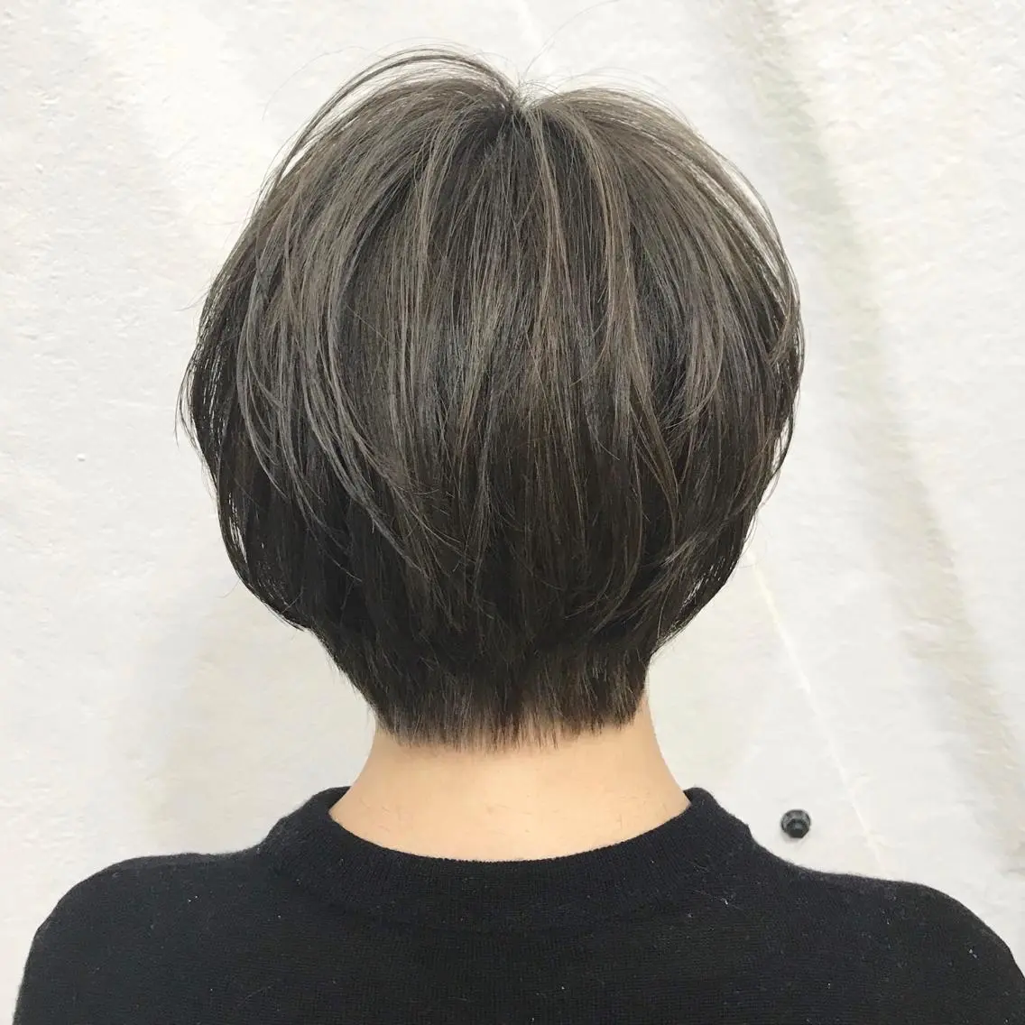 ショート カラー ブリーチ ハイライトカラー ハイライト ショートヘア K-POP好き美容師 🇰🇷Kai.Yのヘアスタイル