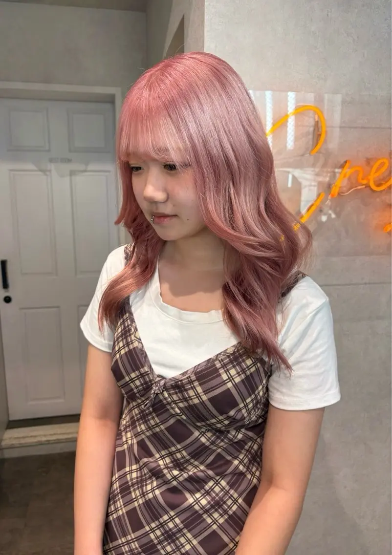 ミディアム カラー ピンクカラー ヘアカラー 透明感モテスタイル 💞SHIORI💞のヘアスタイル