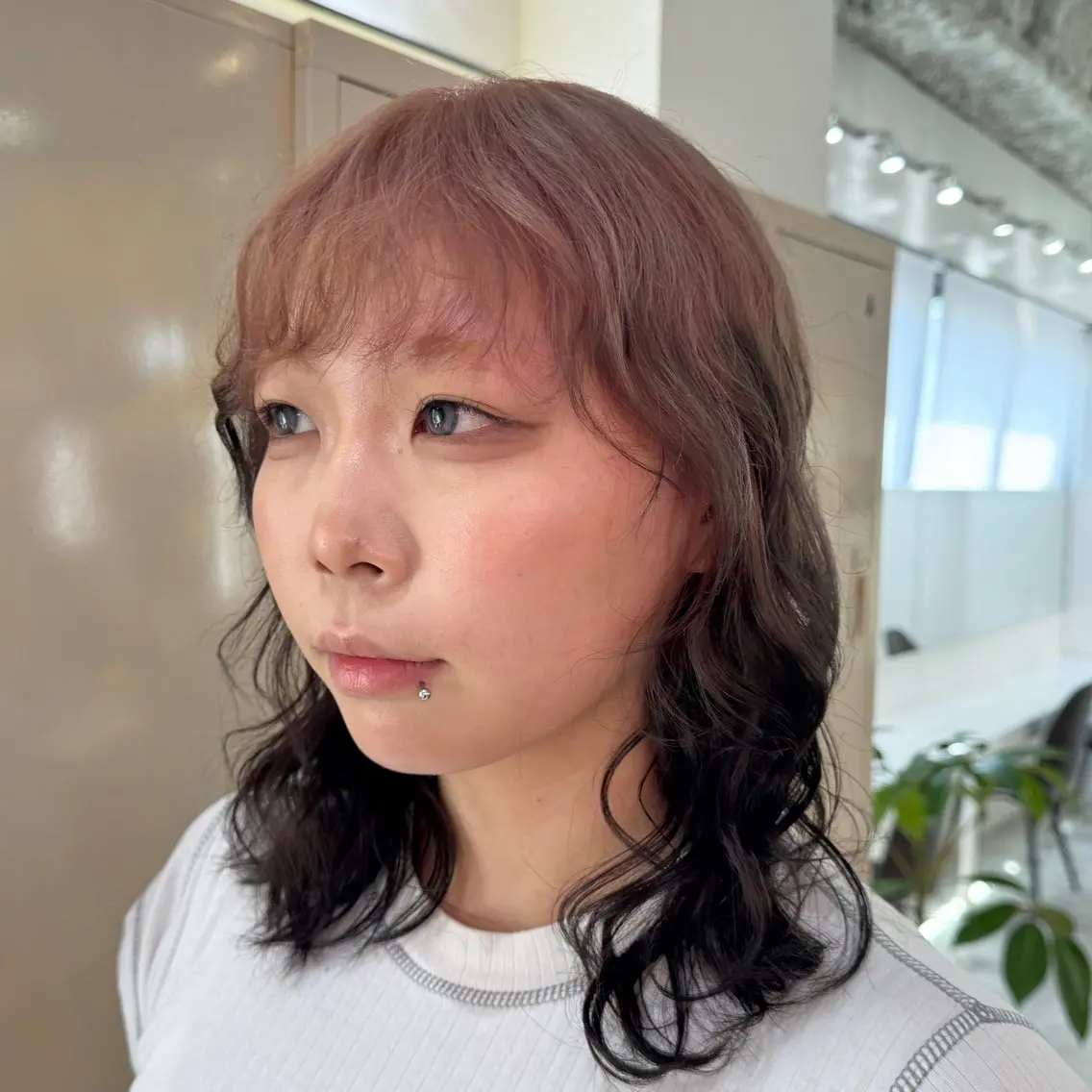 カラー ヘアカラー トリートメント 艶髪ハイトーン× ボブ🥣アイネのヘアスタイル
