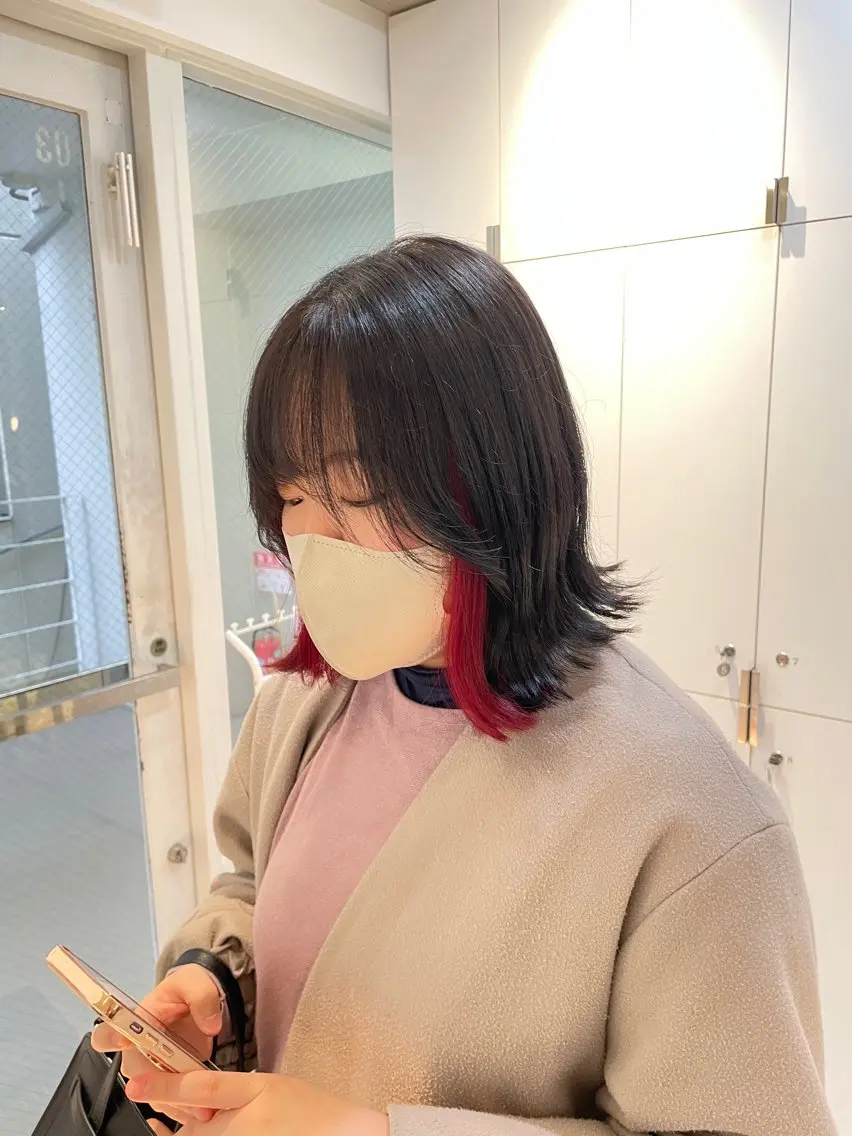 ミディアム カラー ヘアアレンジ ブリーチ レッドカラー 縮毛矯正 ヘアカラー トリートメント ヘッドスパ ヘアセット 艶カラー✨縮毛矯正✨ 翁長孝輔のヘアスタイル