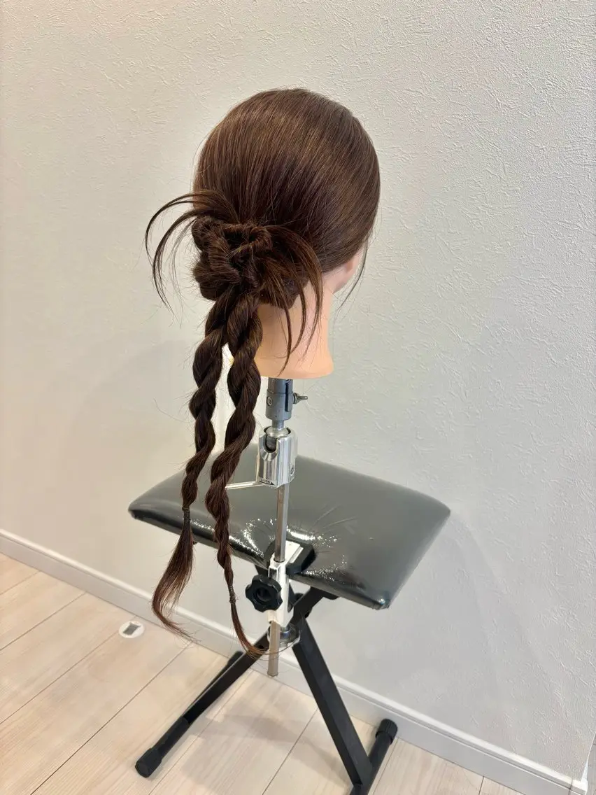ロング ヘアアレンジ ヘアセット 久力琴音''透明感 カラー''アレンジのヘアスタイル