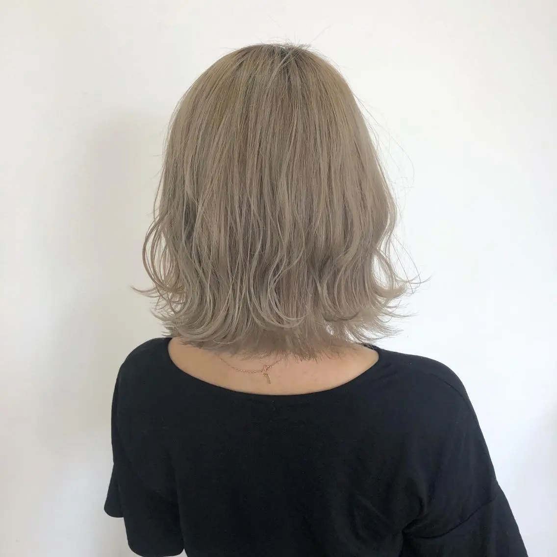ミディアム カラー ベージュカラー ホワイトベージュ ヘアカラー トリートメント ブリーチ特化 梅田本多翔のヘアスタイル