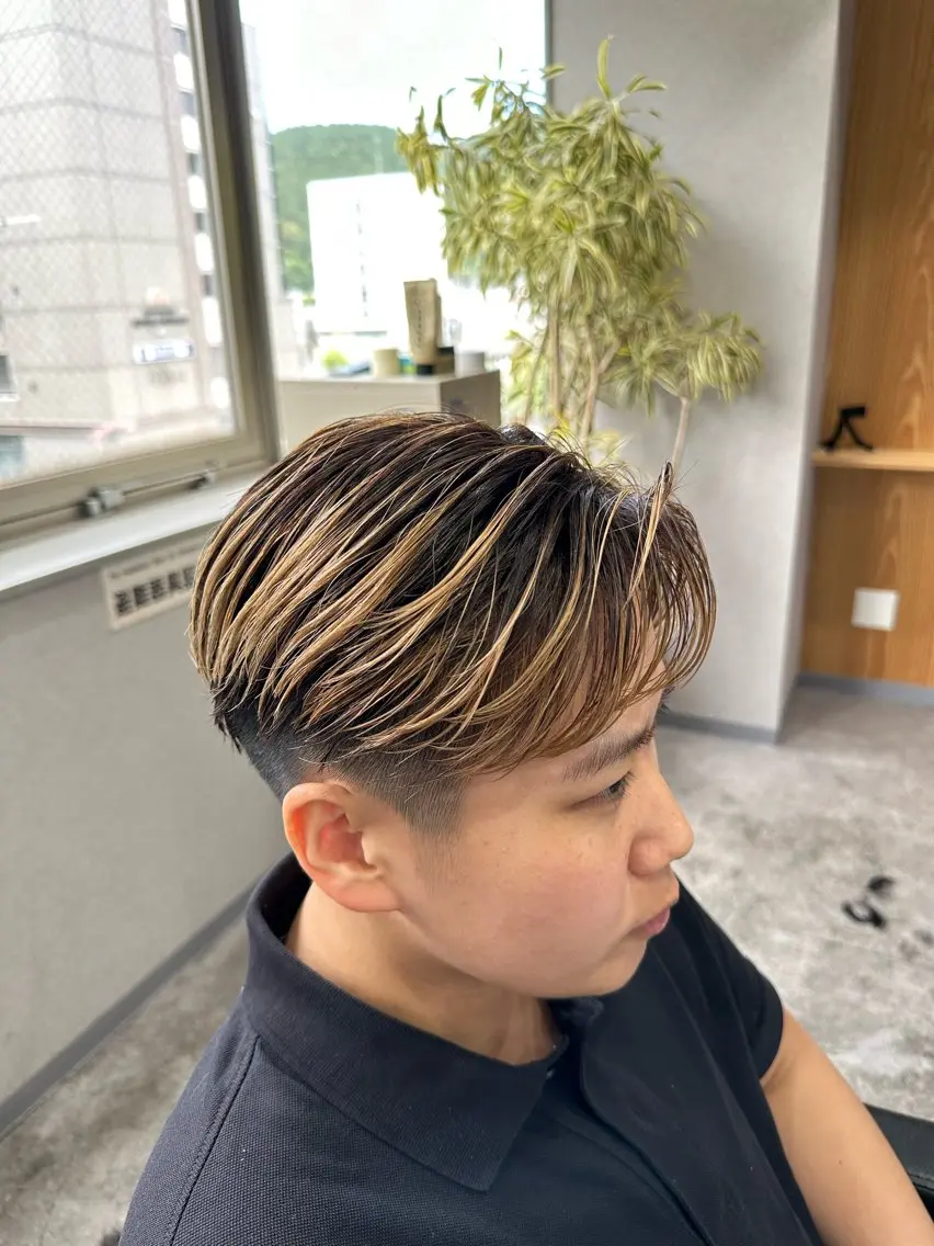 ショート カラー ヘアアレンジ メンズ メンズバレイヤージュ センターパート バレイヤージュ レイヤーカット カット ヘアカラー メンズNo.1美容師 Coshoのヘアスタイル