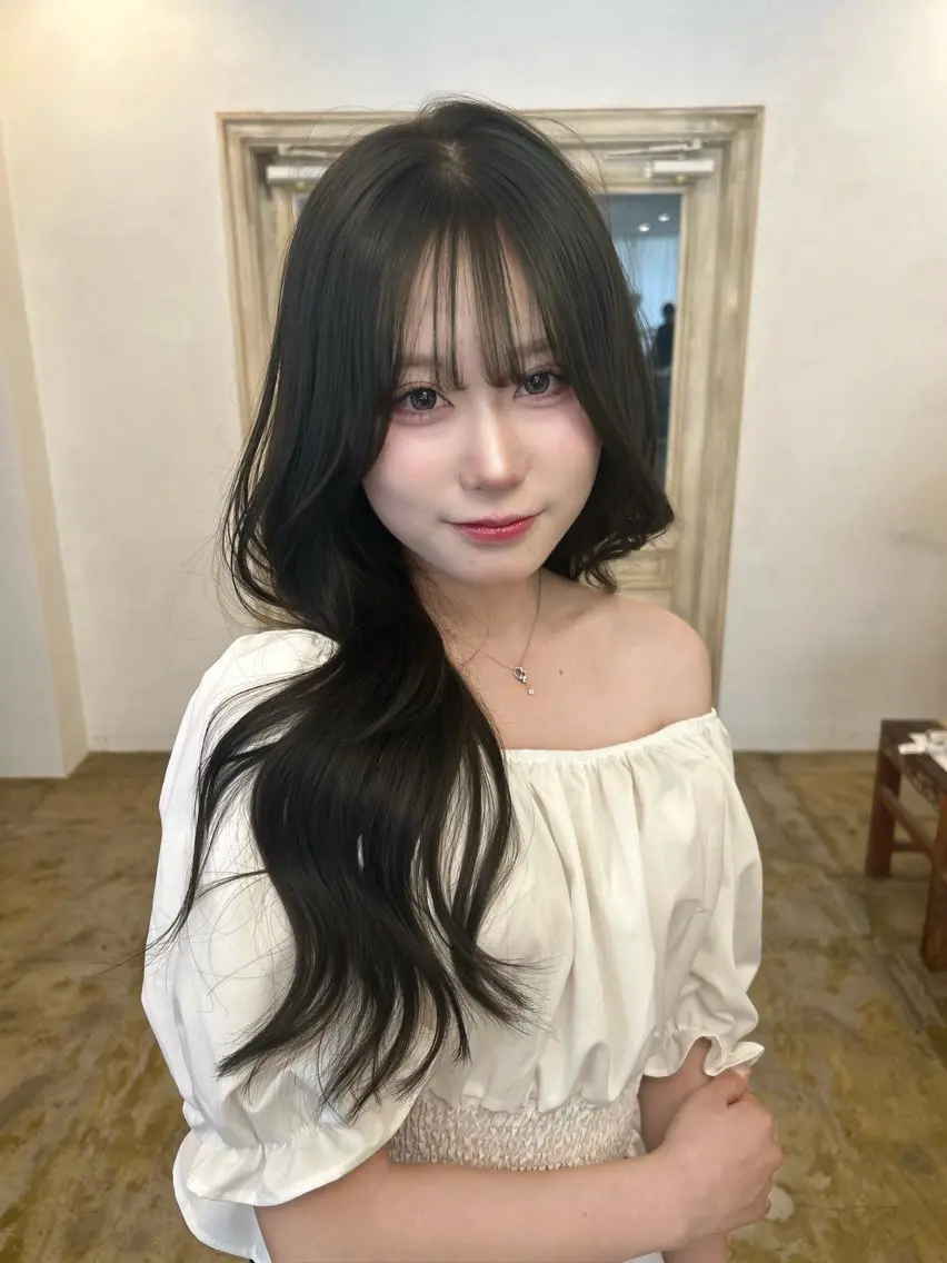 ロング カラー 花城 七海のヘアスタイル