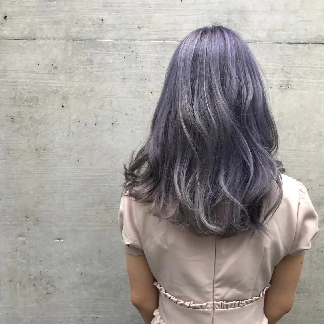 セミロング カラー ブリーチ パープルカラー ヘアカラー 佐野 智史のヘアスタイル