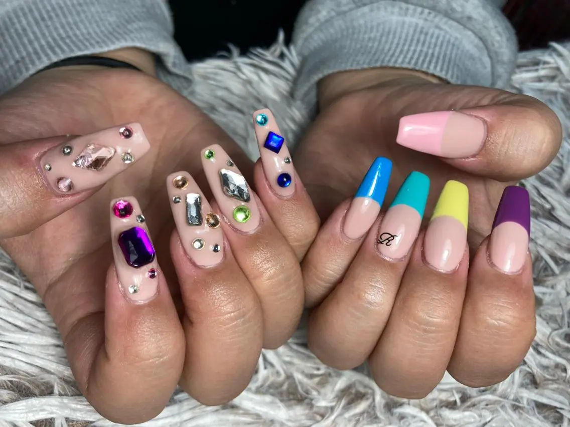 ロング ネイル ハンドネイル ✴︎ Delightのネイルデザイン