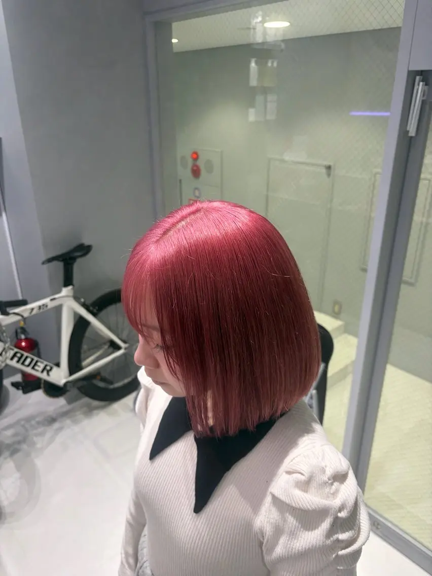 ショート ヘアカラー ハイトーン✖️ 縮毛矯正シュンペイのヘアスタイル