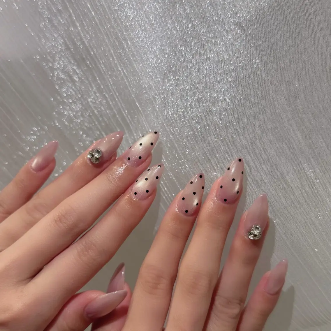 ネイル ドット ハンドネイル Salon emm emmのネイルデザイン
