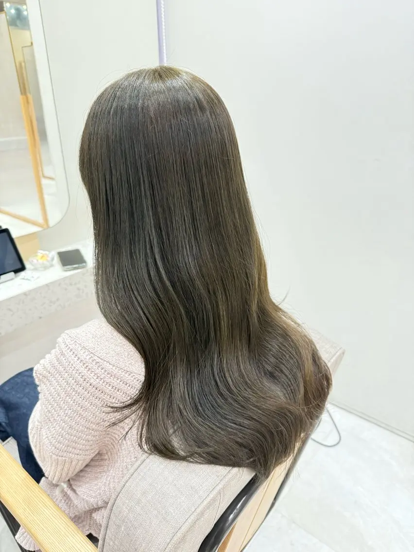 セミロング カット ヘアカラー トリートメント ブリーチなしカラー の職人YOSHIKIのヘアスタイル