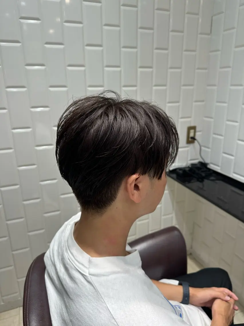 カラー メンズ 岡 咲穂のヘアスタイル