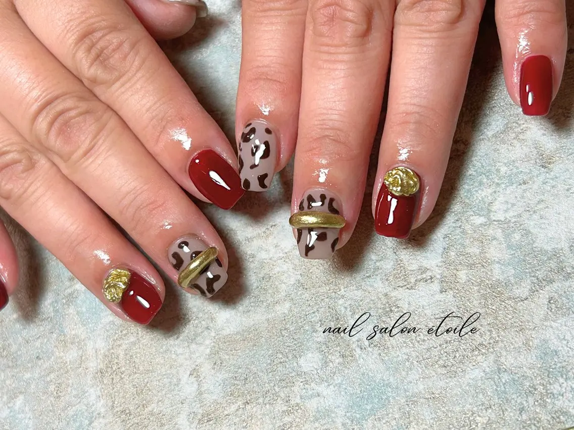 ネイル アニマル柄 ボルドー ゴールド ハンドネイル nail salon étoileのネイルデザイン
