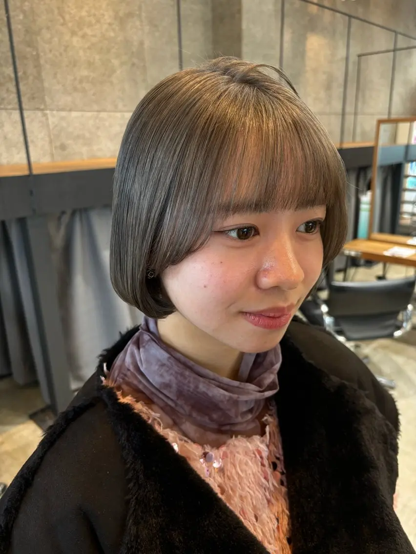 ショート カラー ヘアアレンジ グレージュ オリーブグレージュ オリーブグレー カット ヘアカラー トリートメント ヘッドスパ 押切 響 のヘアスタイル