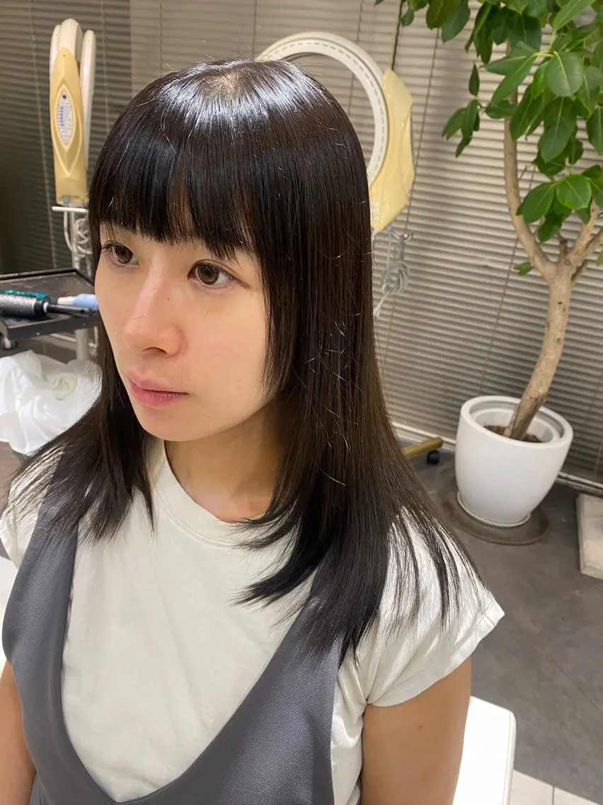 ロング レイヤーカット 坂川 里菜子のヘアスタイル