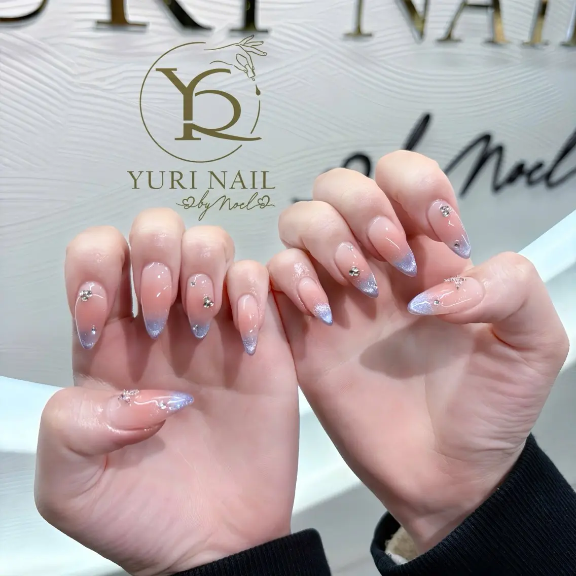 ネイル オーロラネイル ブルー チークネイル フットネイル フレンチネイル ハンドネイル フットネイル ハンドケア YURI Nail NARITAのネイルデザイン