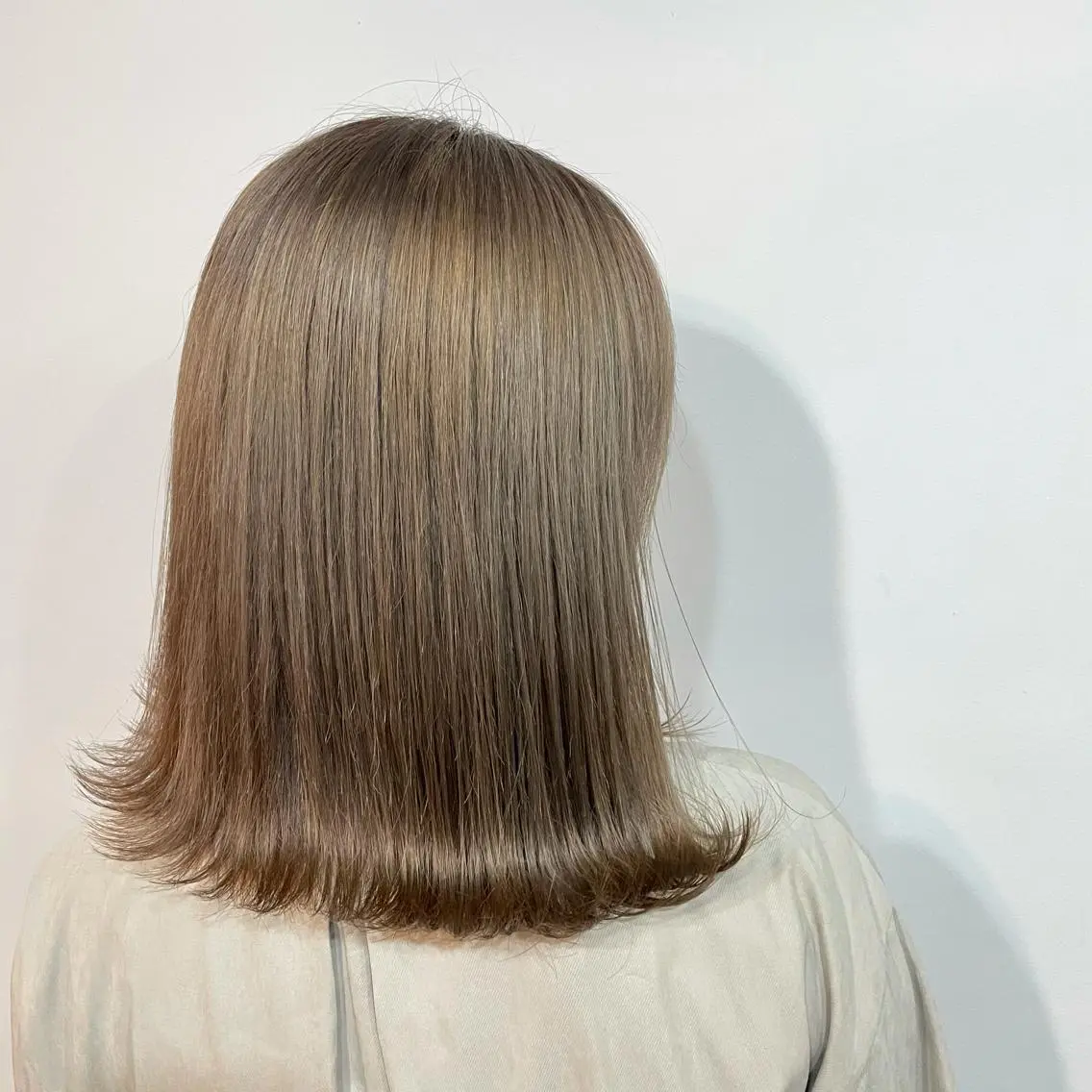 ミディアム カラー パーマ ヘアアレンジ メンズ キッズ ネイル マツエク・マツパ ヘアカラー トリートメント ヘアセット 切りっぱなしヘアボブ ミディアムヘアRYOのヘアスタイル
